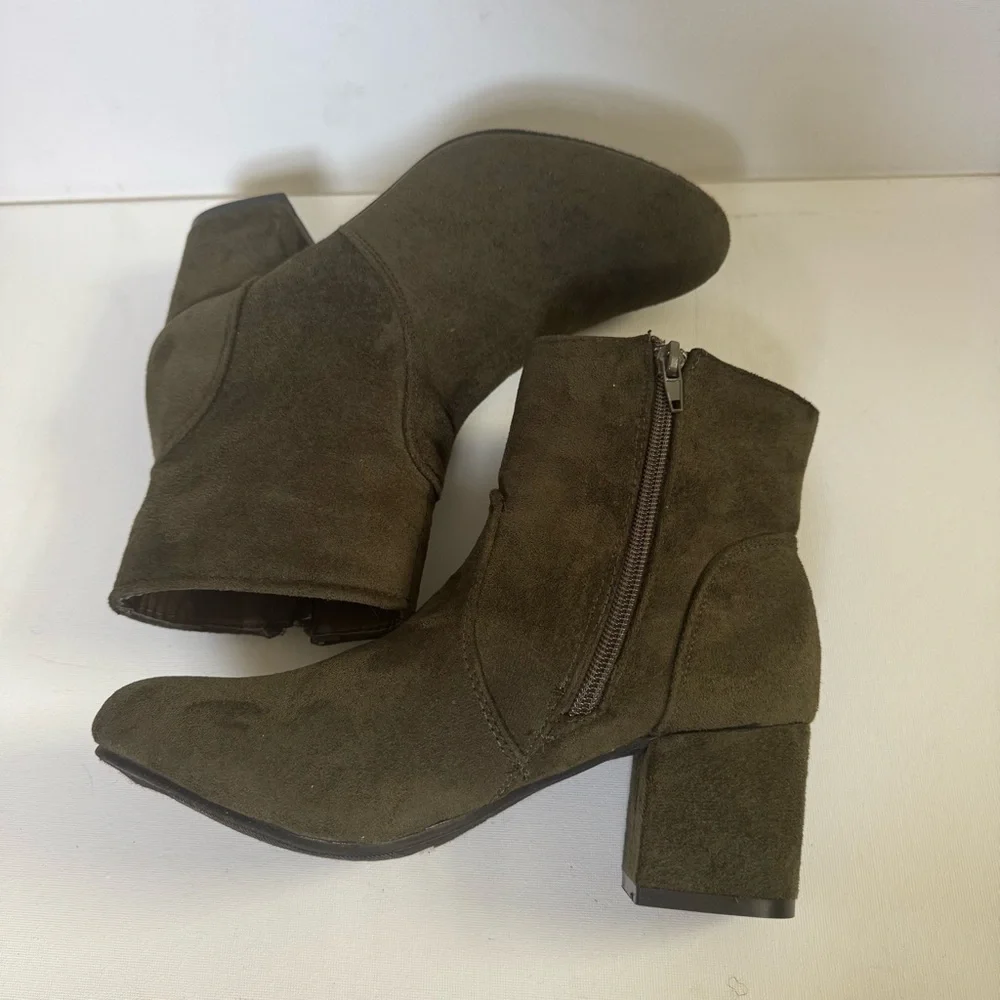 Elegant Olive Ankle Booties Size 8 - Picture 2 of 12
